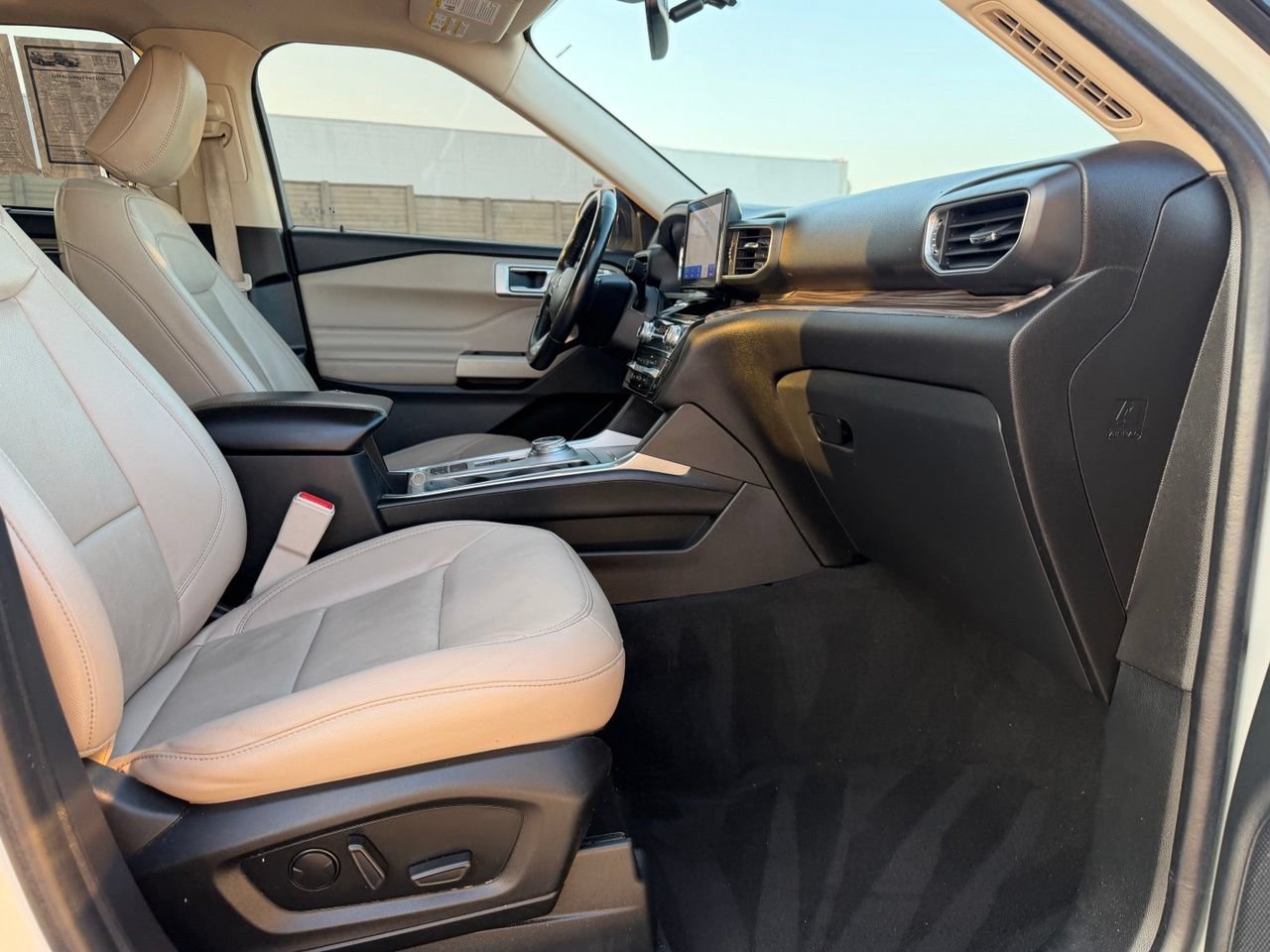 Used 2022 Ford Explorer Limited w/ Equipment Group 301A RWD image 36