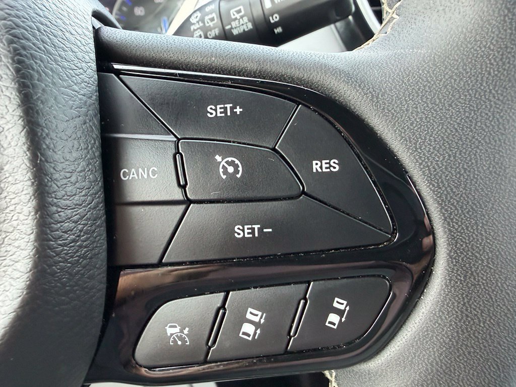 Used 2025 Chrysler Pacifica Limited FWD image 23
