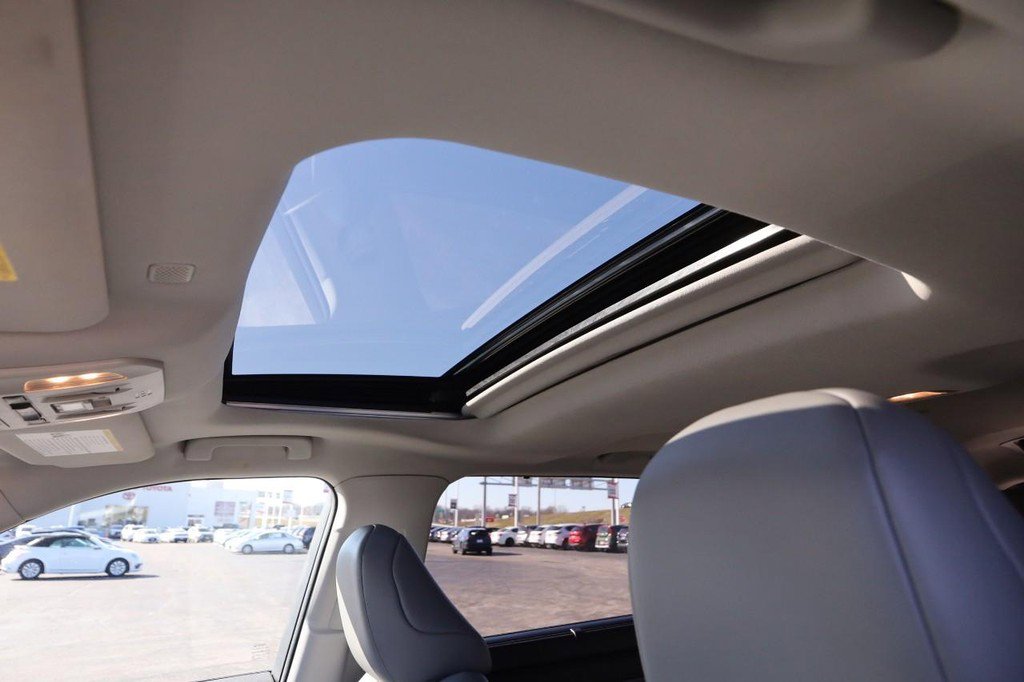 Used 2022 Toyota Highlander XLE image 9