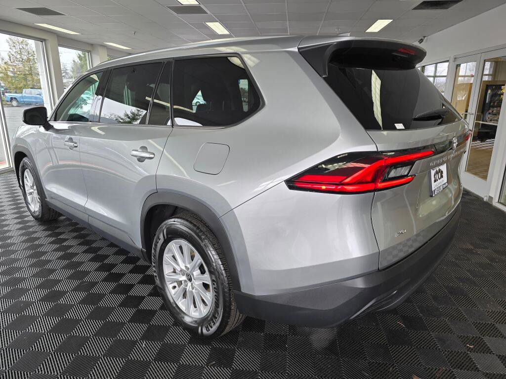 Used 2025 Toyota Grand Highlander AWD image 5