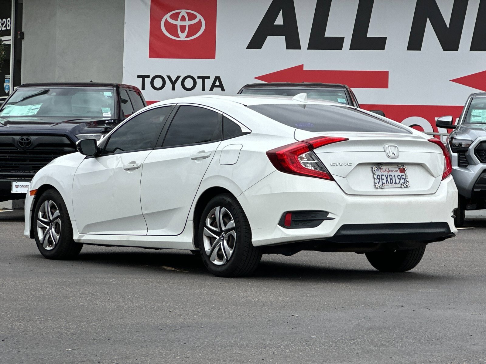 Used 2017 Honda Civic EX image 3