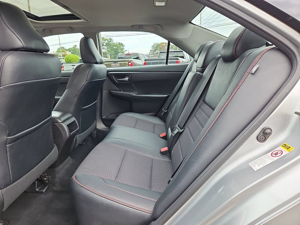 Used 2017 Toyota Camry SE w/ Moonroof Package FWD image 12