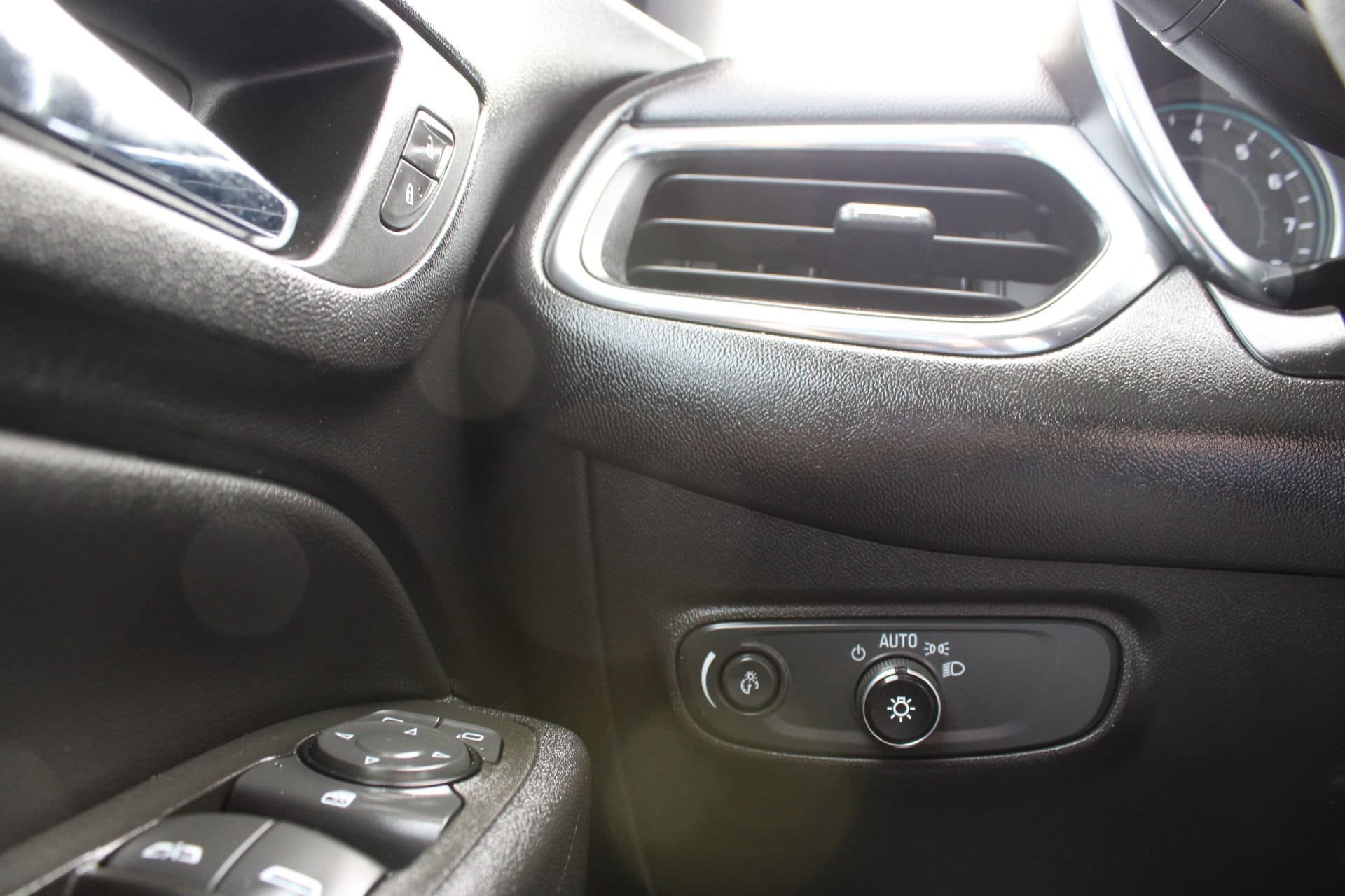 Used 2022 Chevrolet Equinox LT FWD image 25