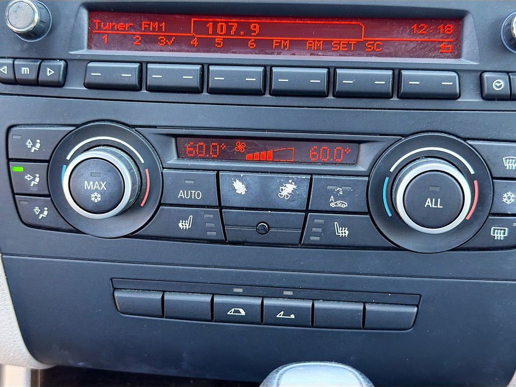 Used 2011 BMW 128i Convertible image 28