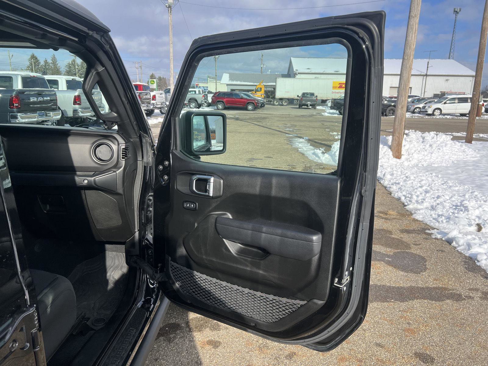 Used 2022 Jeep Gladiator Willys image 32