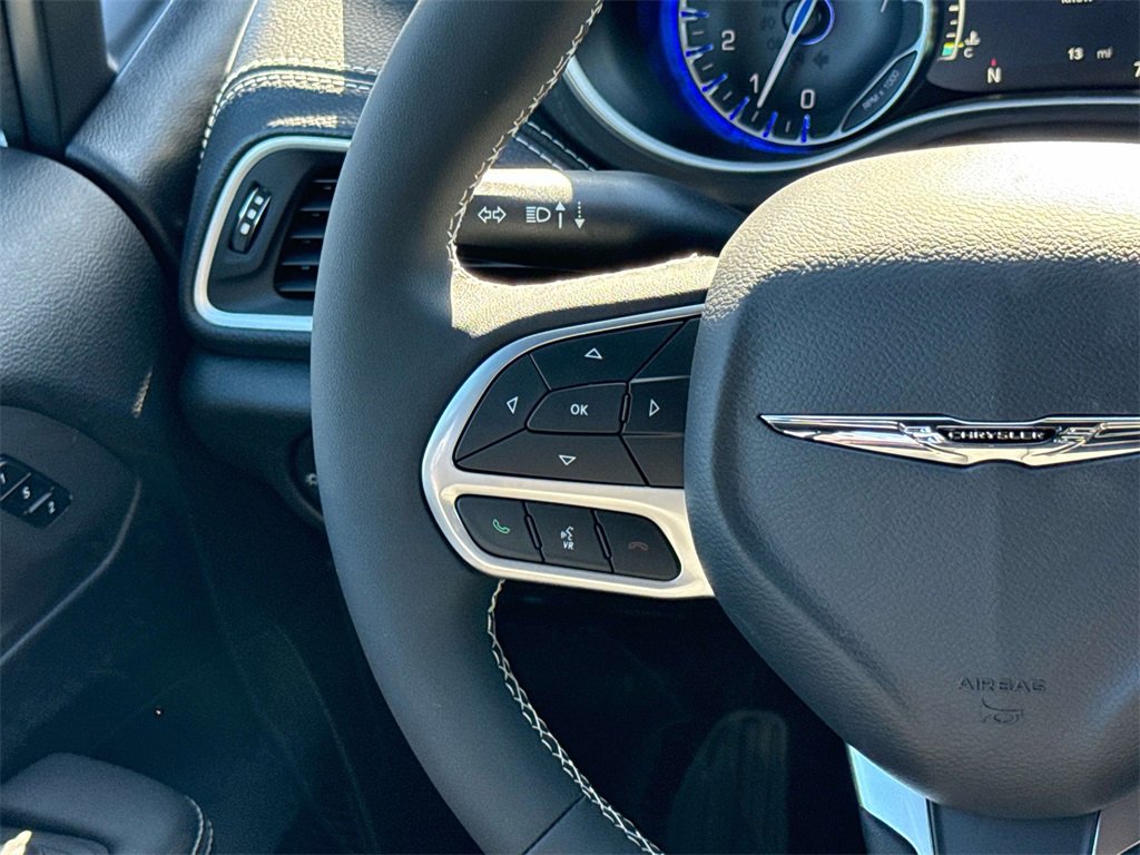 New 2026 Chrysler Pacifica Select image 13