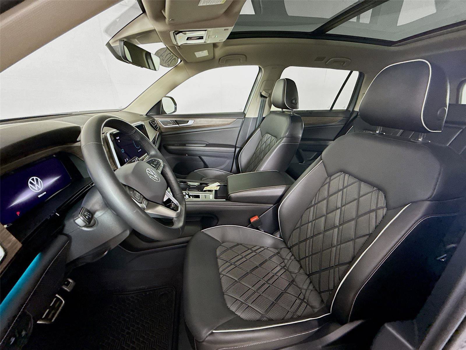 Used 2024 Volkswagen Atlas SEL Premium R-Line image 5