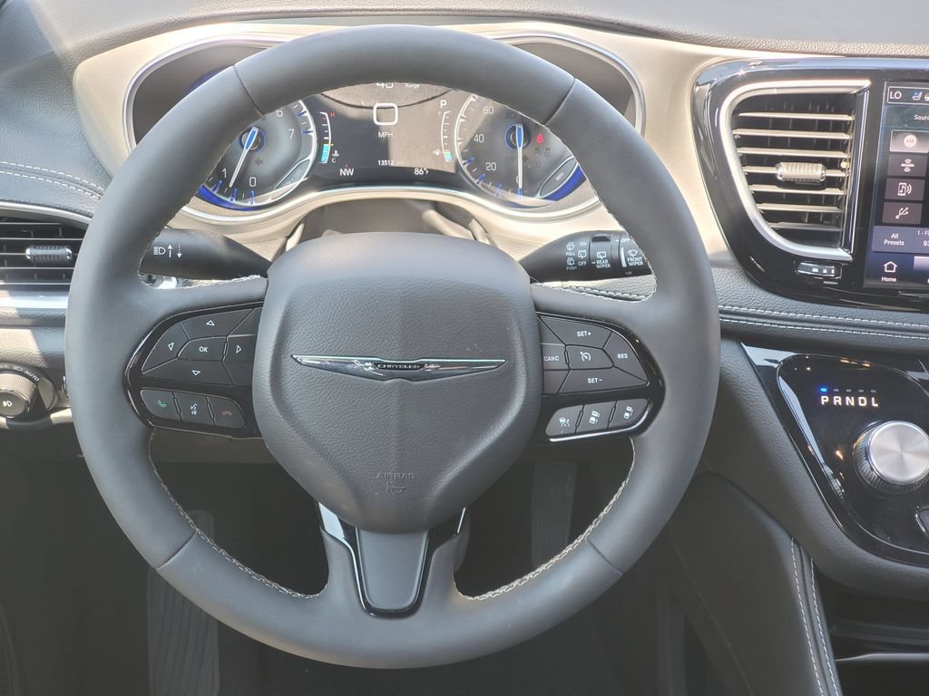 Used 2024 Chrysler Pacifica Limited w/ S Appearance Package AWD/4WD image 26