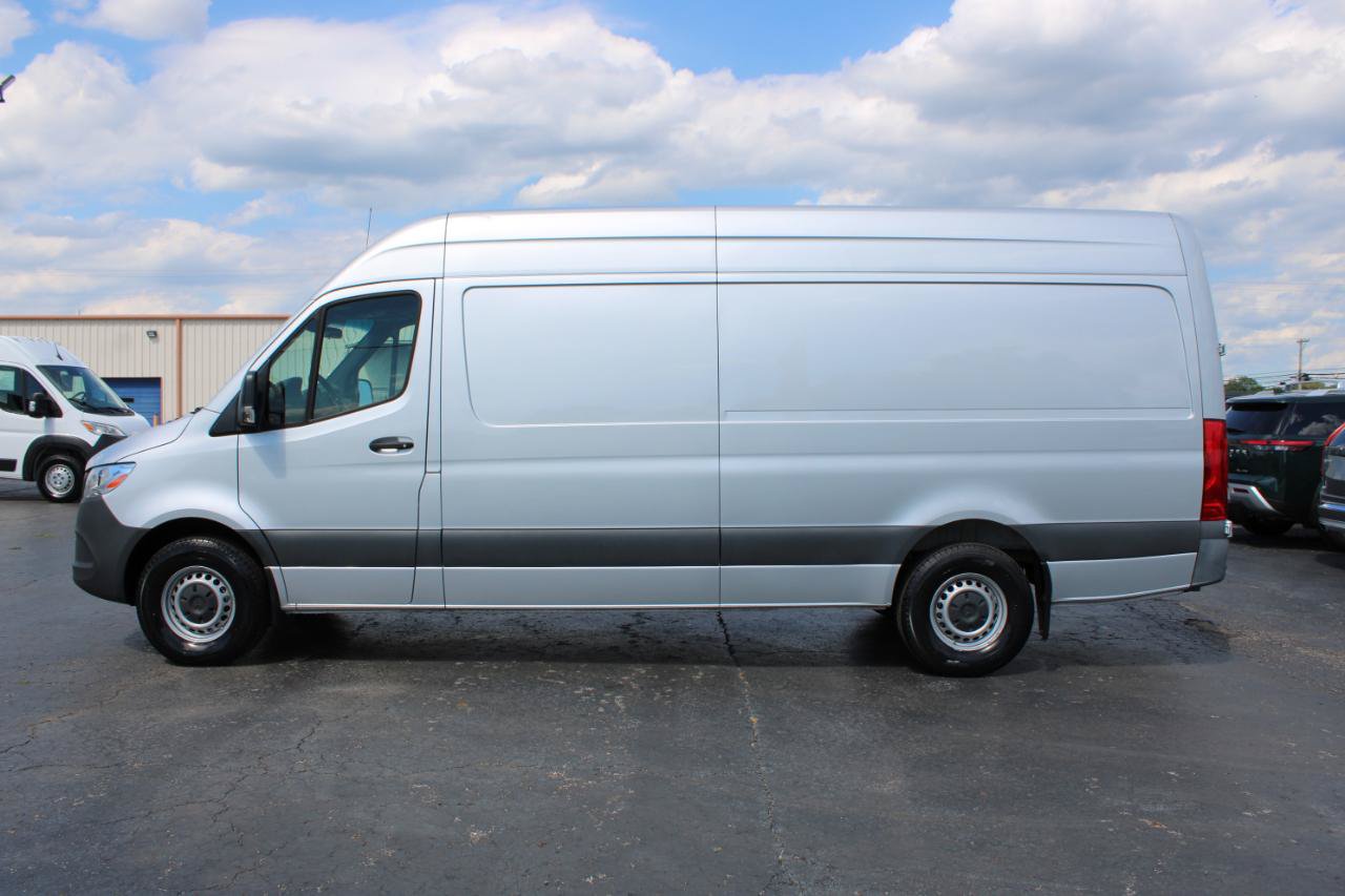 Used 2023 Mercedes-Benz Sprinter 2500 image 13