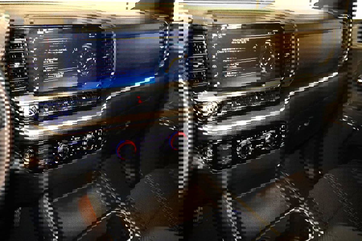 Used 2025 Chevrolet Silverado 2500 High Country w/ Technology Package image 54