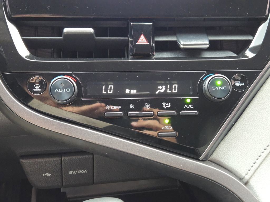 Used 2024 Toyota Camry SE w/ Cold Weather Package FWD image 20