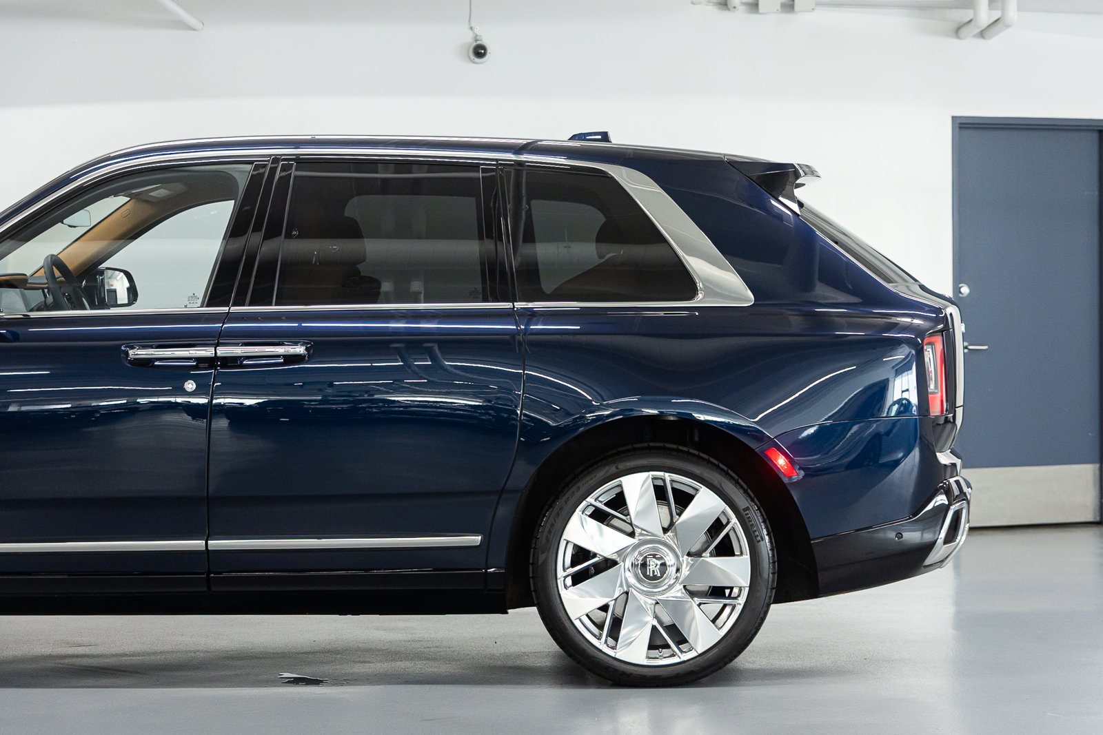 Certified 2025 Rolls-Royce Cullinan AWD/4WD image 17