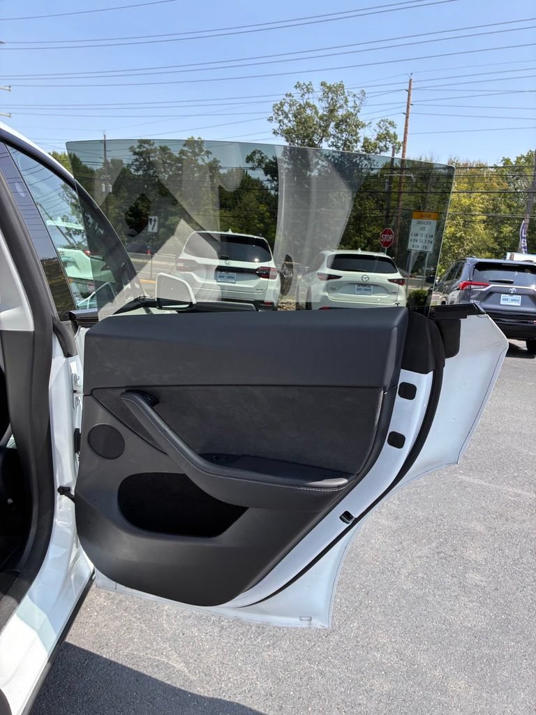 Used 2024 Tesla Model Y Long Range AWD/4WD image 25