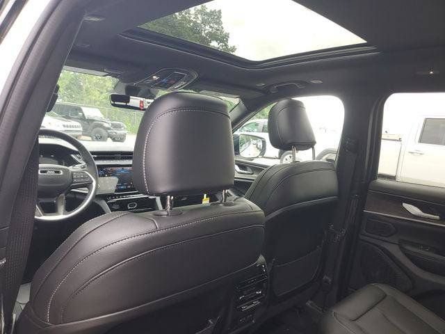New 2026 Jeep Grand Cherokee L Limited w/ Limited Altitude Package AWD/4WD image 12