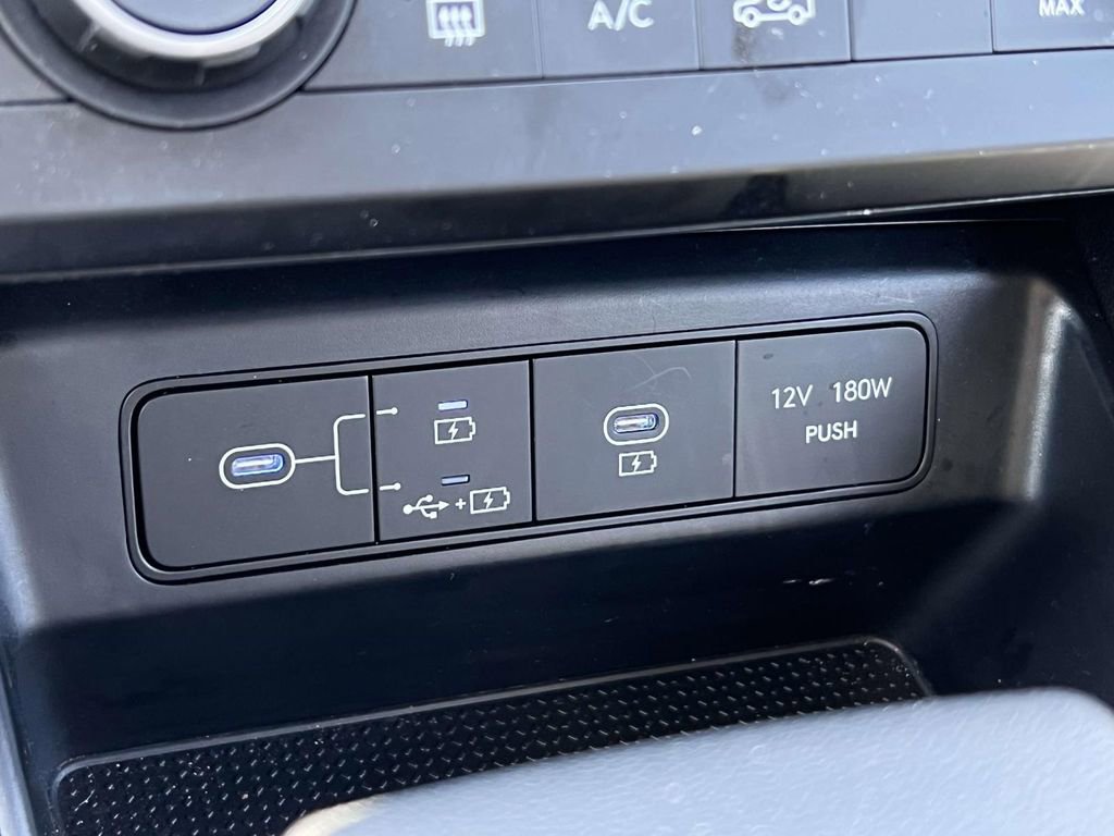 Certified 2025 Hyundai Tucson SE image 36