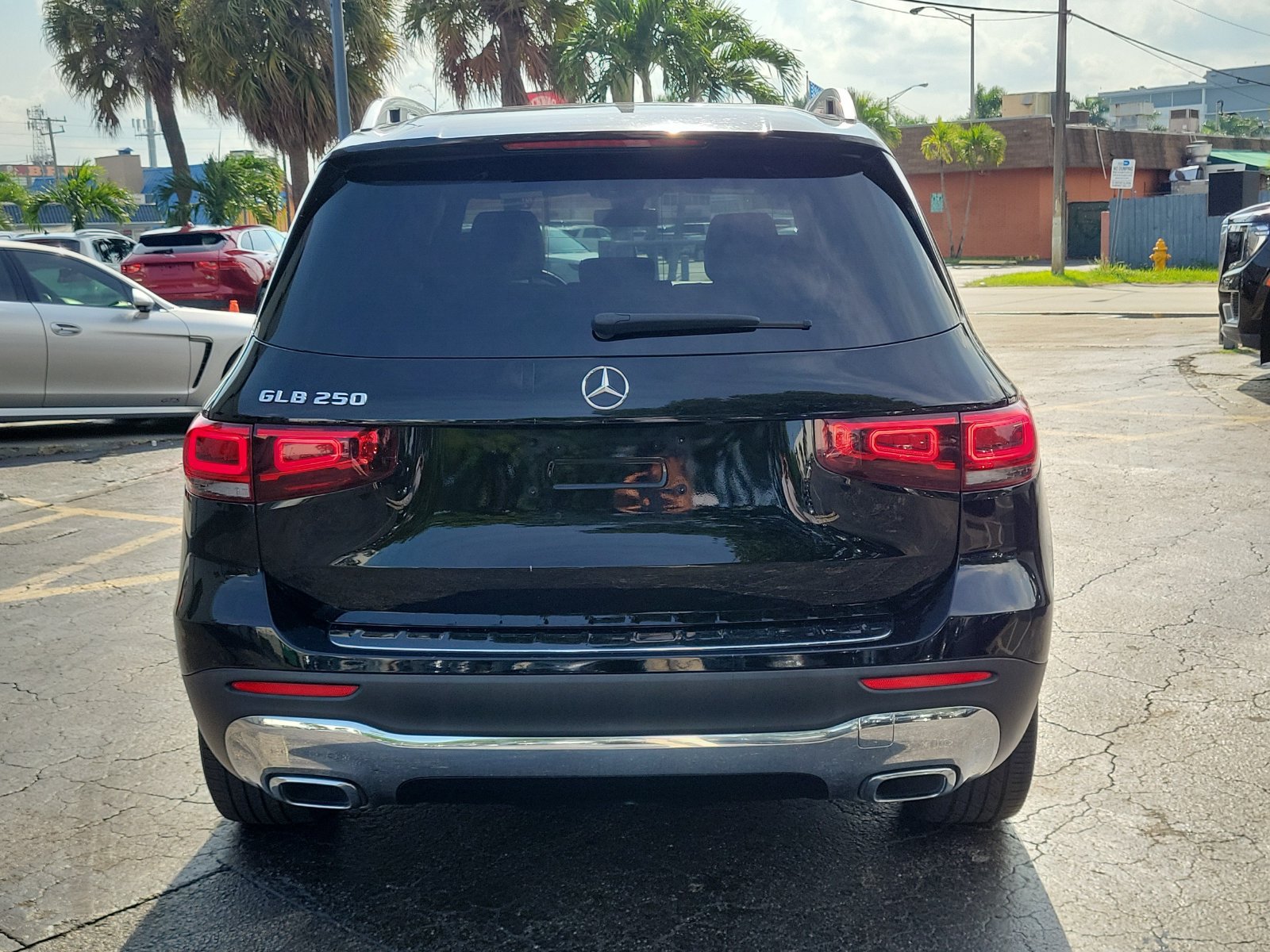 Used 2023 Mercedes-Benz GLB 250 w/ Premium Package image 5