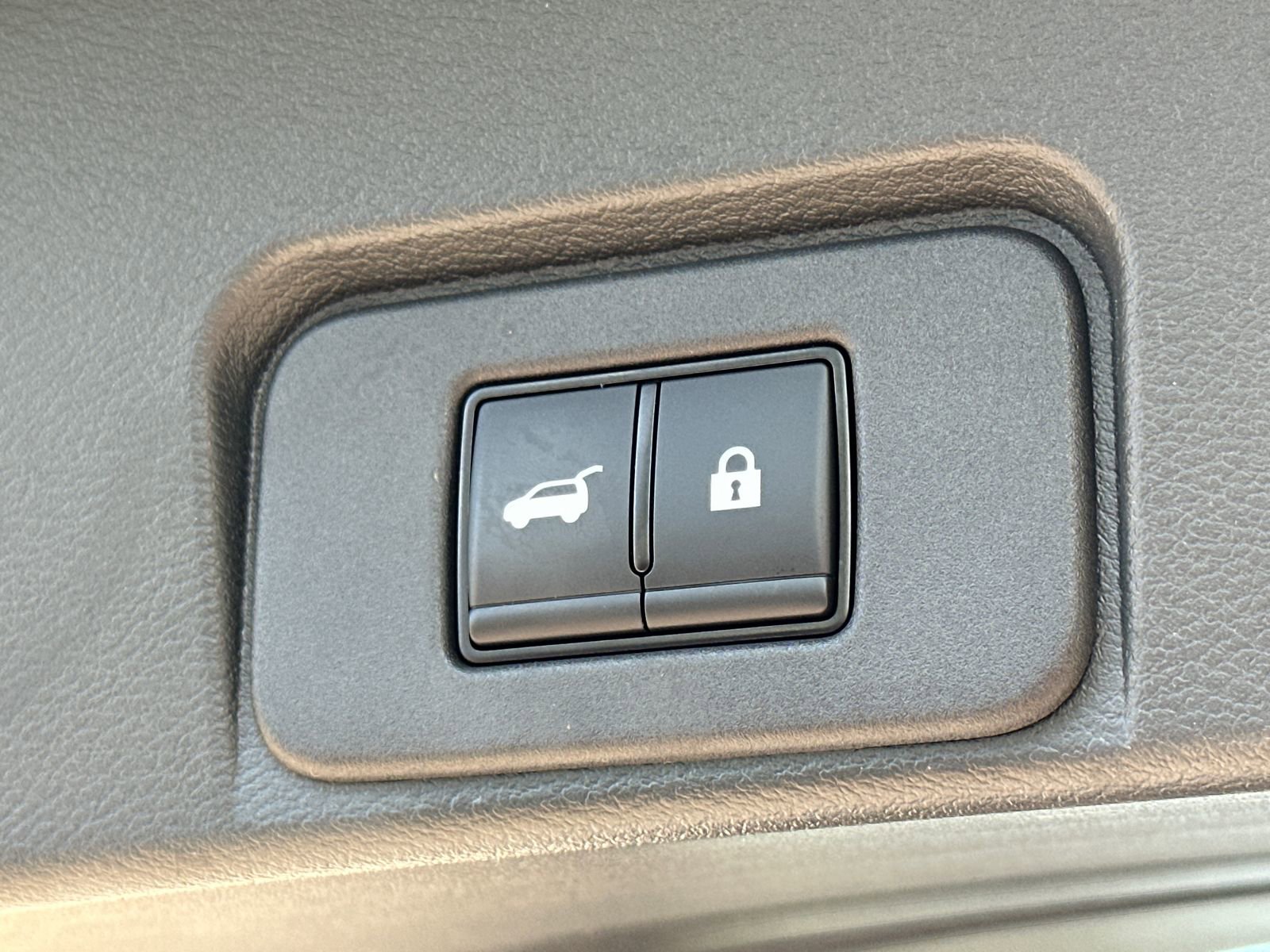 Used 2024 Nissan Rogue Platinum w/ Platinum Premium Package image 17