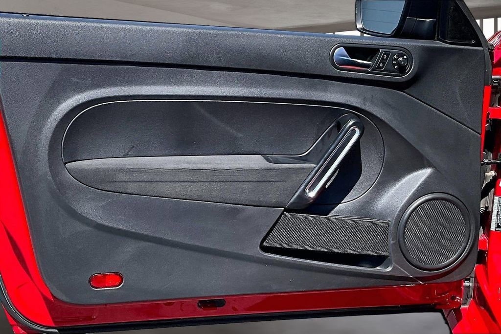 Used 2015 Volkswagen Beetle 1.8T Classic FWD image 23