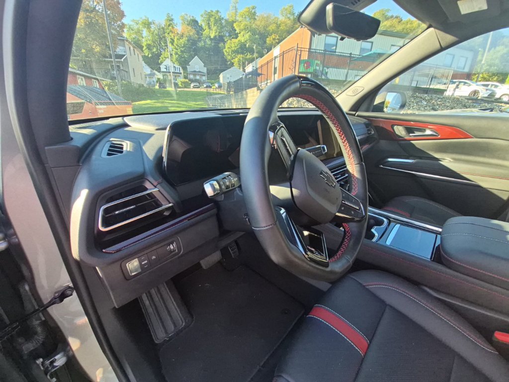 Used 2024 Chevrolet Traverse RS FWD image 10