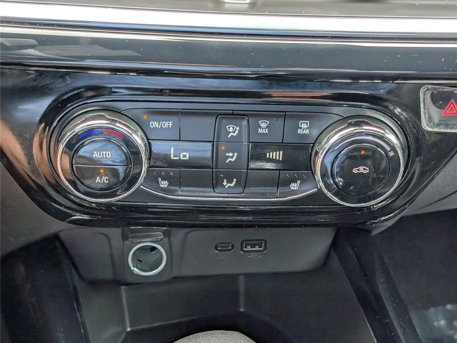 Used 2024 Chevrolet Trax RS w/ Driver Confidence Package FWD image 25
