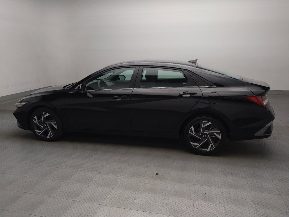 Used 2025 Hyundai Elantra SEL FWD image 3