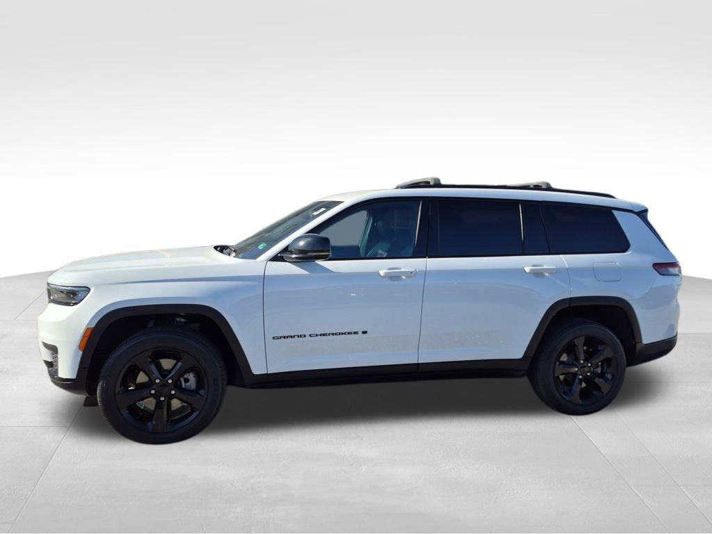 Used 2023 Jeep Grand Cherokee L Altitude image 2