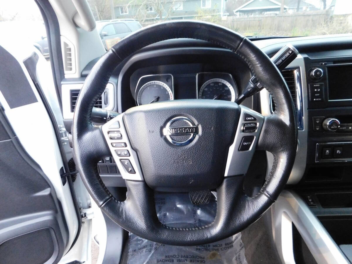 Used 2019 Nissan Titan SV w/ SV Convenience Package image 8