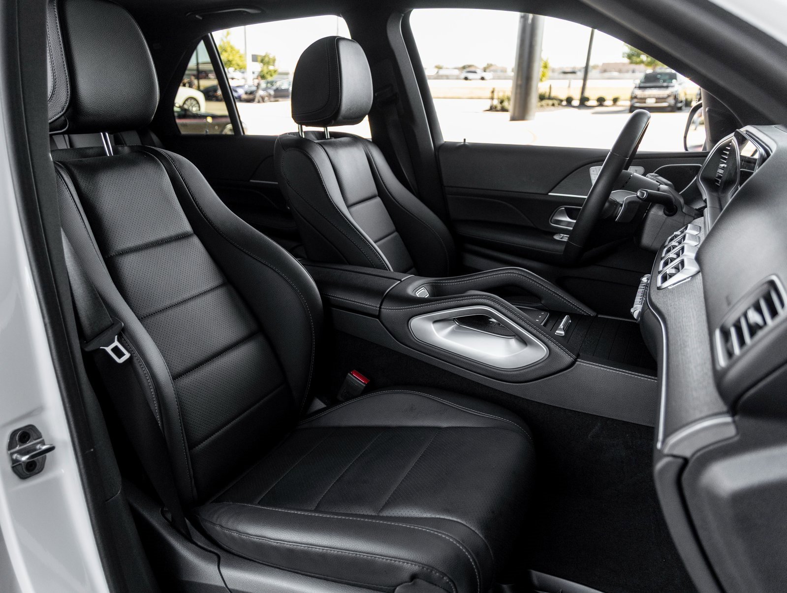 Used 2024 Mercedes-Benz GLE 450 4MATIC w/ AMG Line Exterior image 44