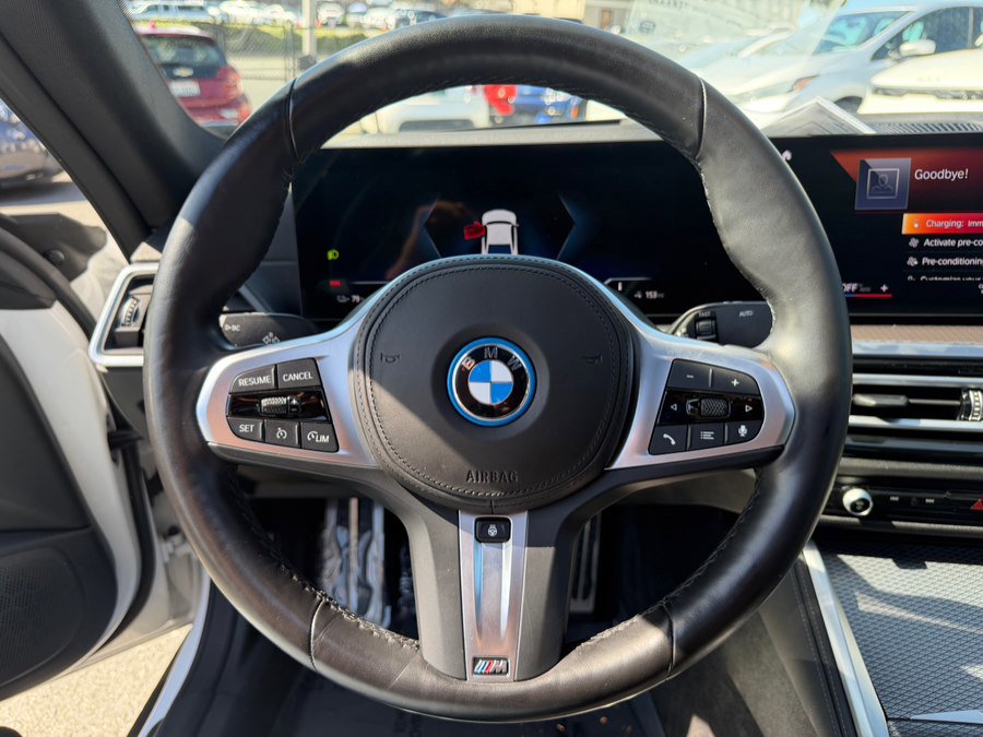 Used 2023 BMW i4 eDrive40 w/ M Sport Package image 11
