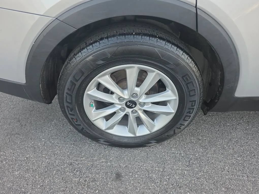 Used 2019 Kia Sorento AWD image 14