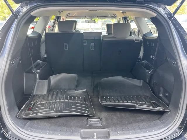 Used 2017 Hyundai Santa Fe SE AWD/4WD image 11