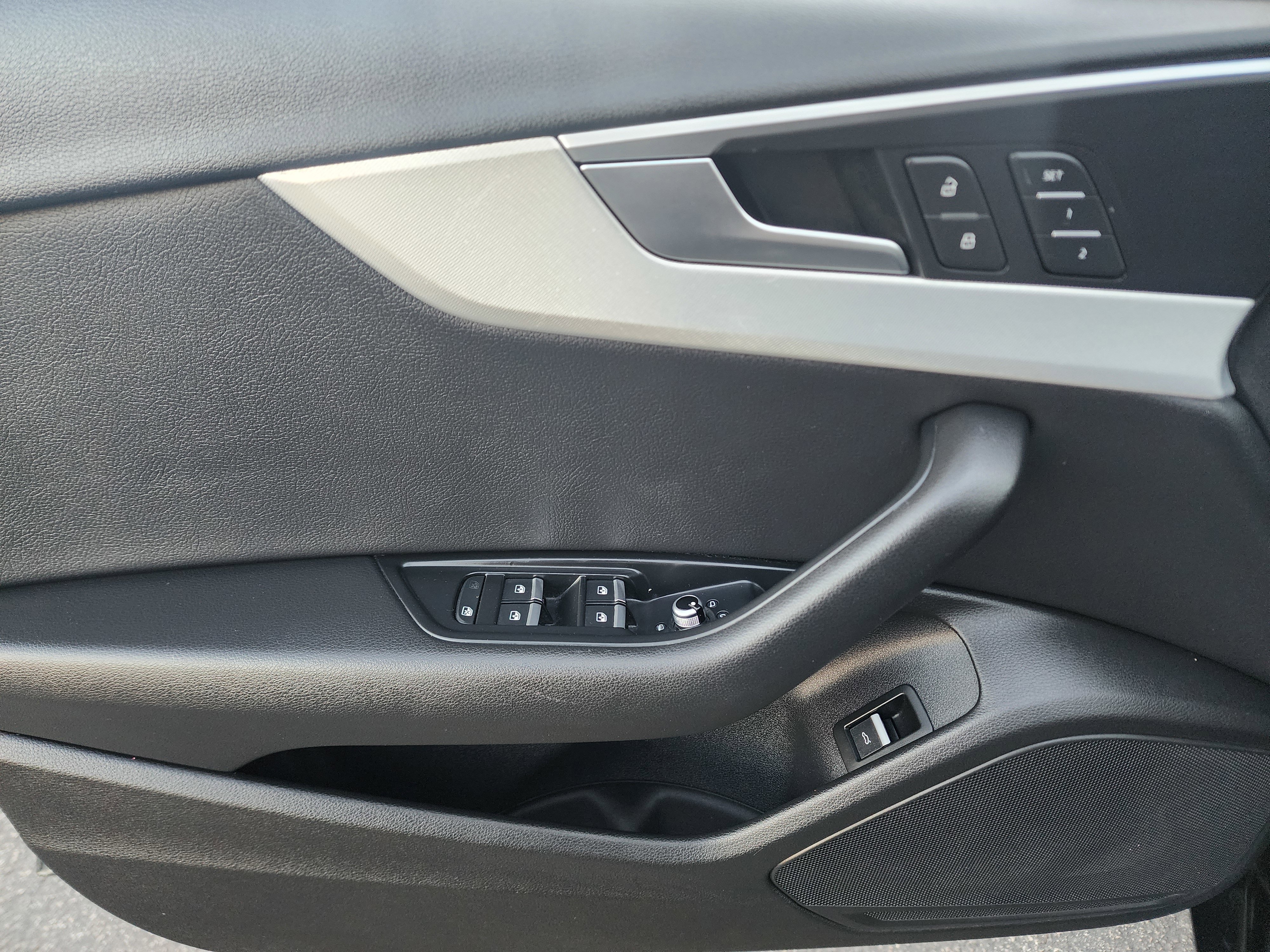 Used 2017 Audi A4 2.0T Ultra Premium w/ Convenience Package image 23