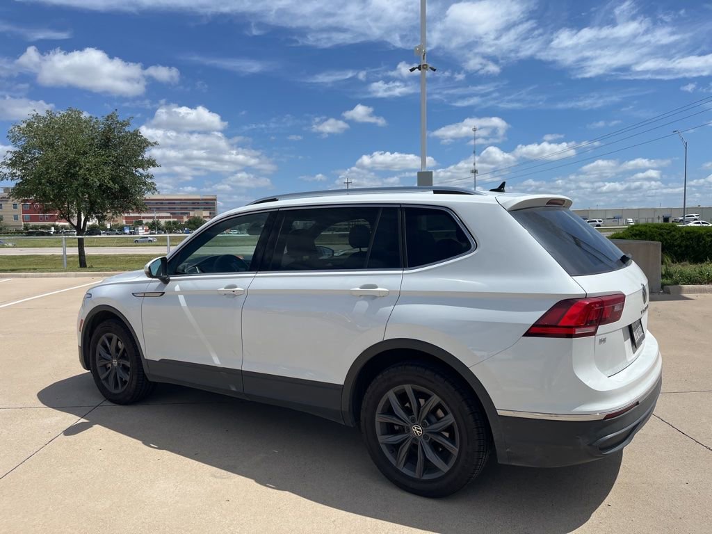 Used 2022 Volkswagen Tiguan SE FWD image 4