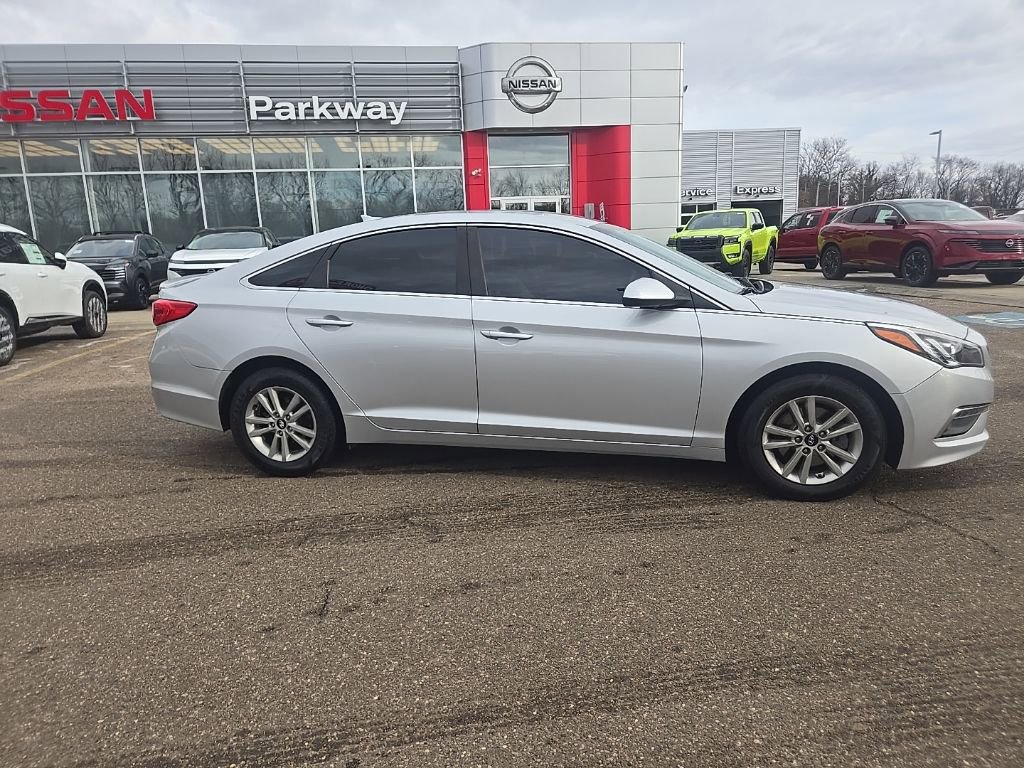 Used 2015 Hyundai Sonata SE w/ Option Group 09 image 8