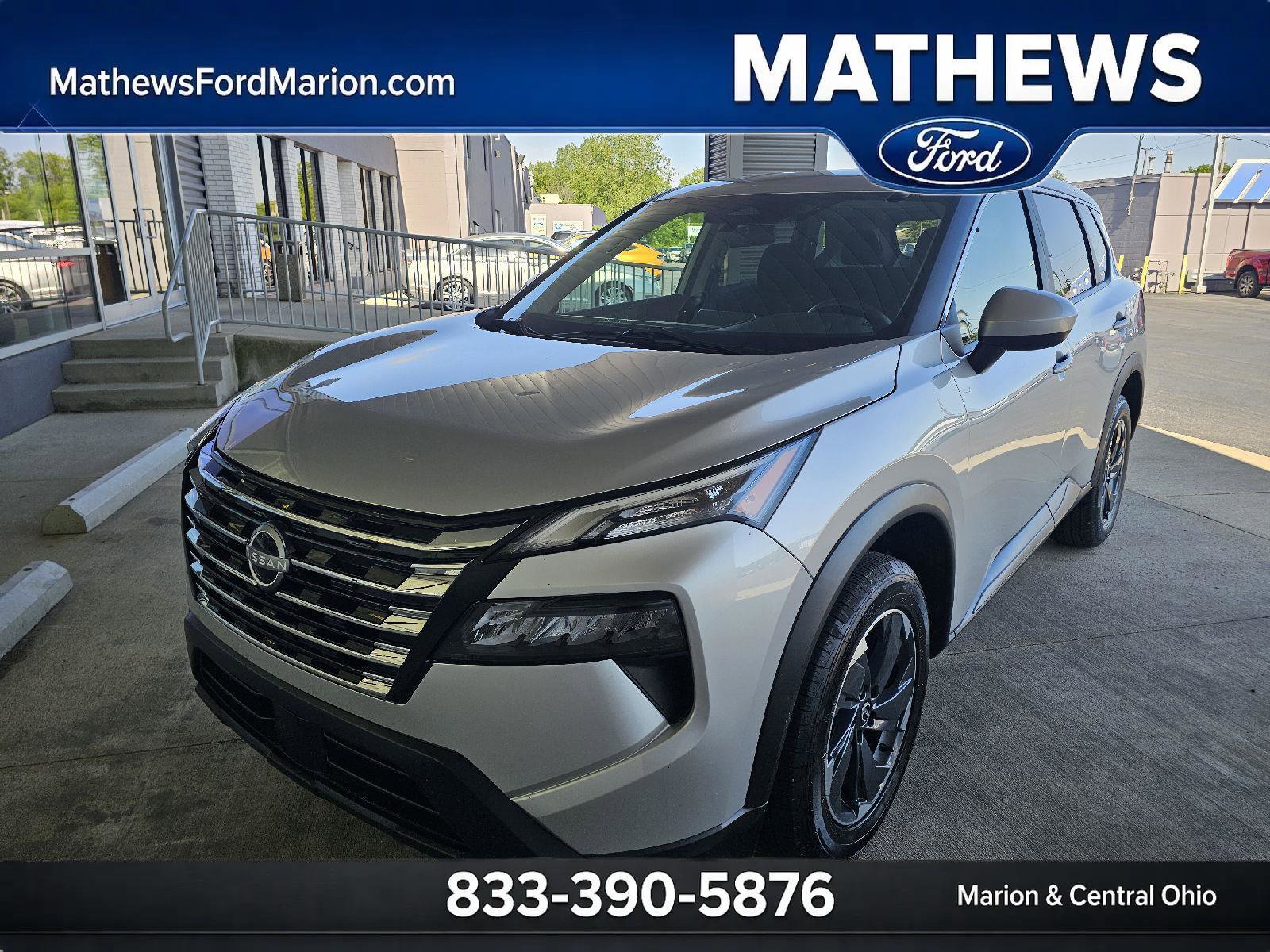 Used 2024 Nissan Rogue SV FWD image 1