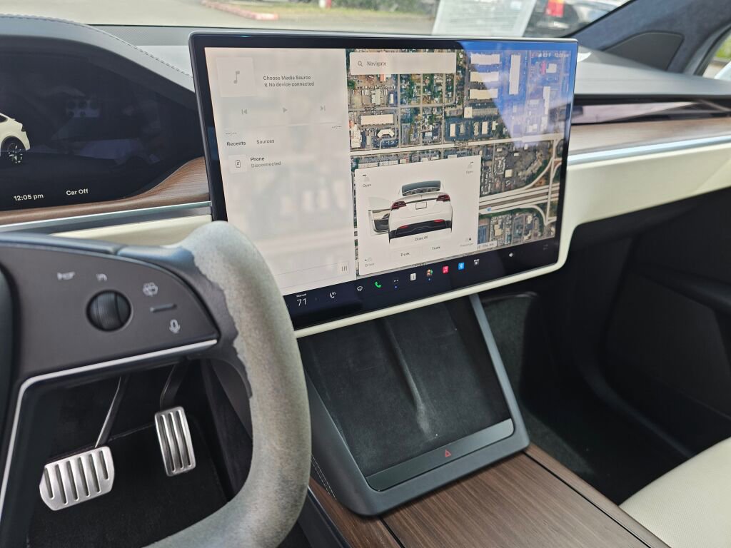 Used 2022 Tesla Model X image 27