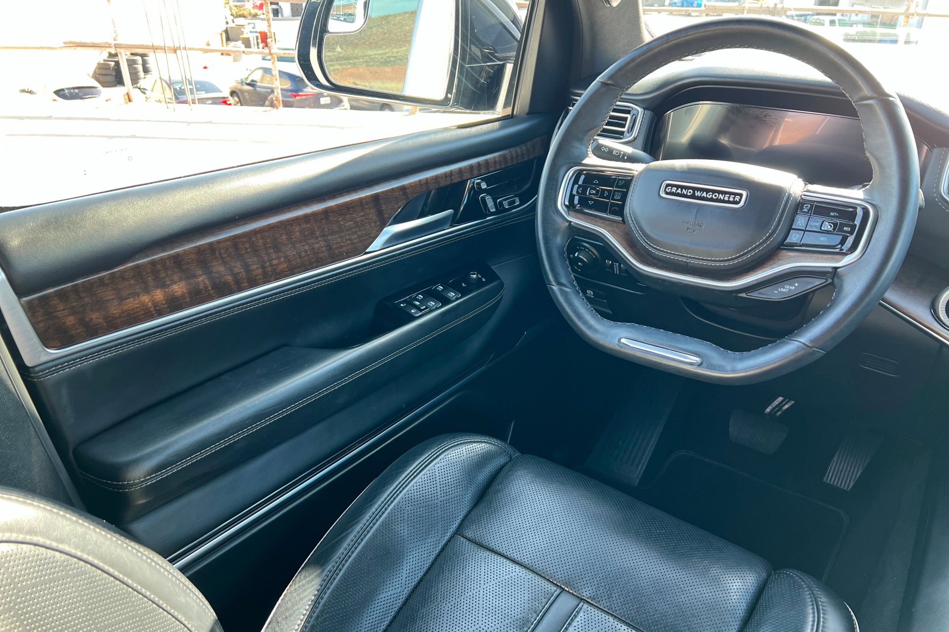 Used 2023 Jeep Grand Wagoneer L Series II image 11