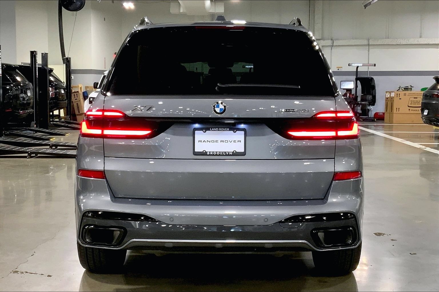 Used 2026 BMW X7 xDrive40i w/ M Sport Package AWD/4WD image 4