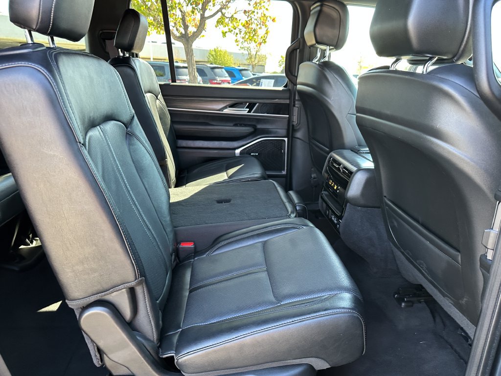 Certified 2024 Jeep Wagoneer L Series II AWD/4WD image 19