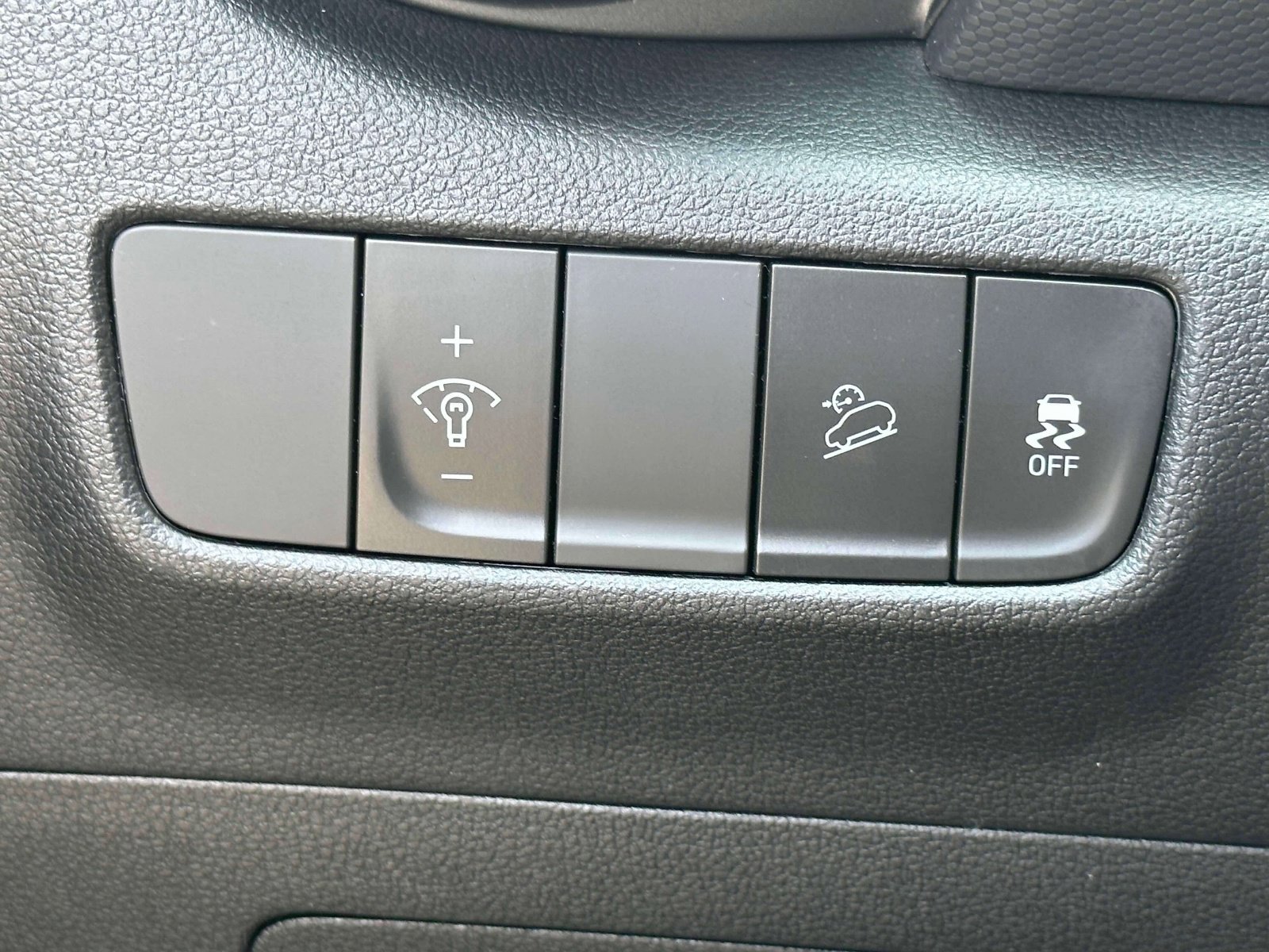 Used 2022 Hyundai Kona SE w/ Cargo Package image 18