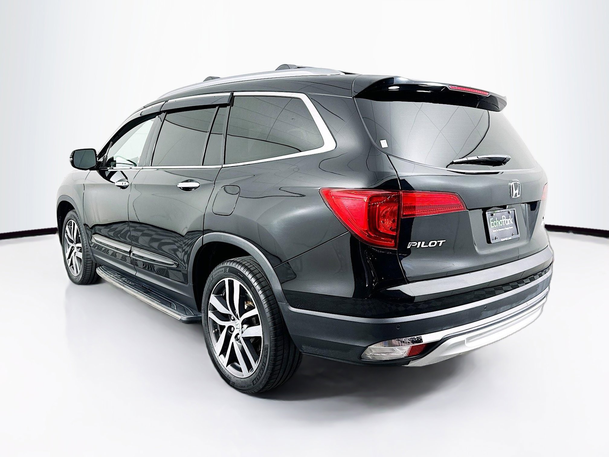 Used 2017 Honda Pilot Touring image 5