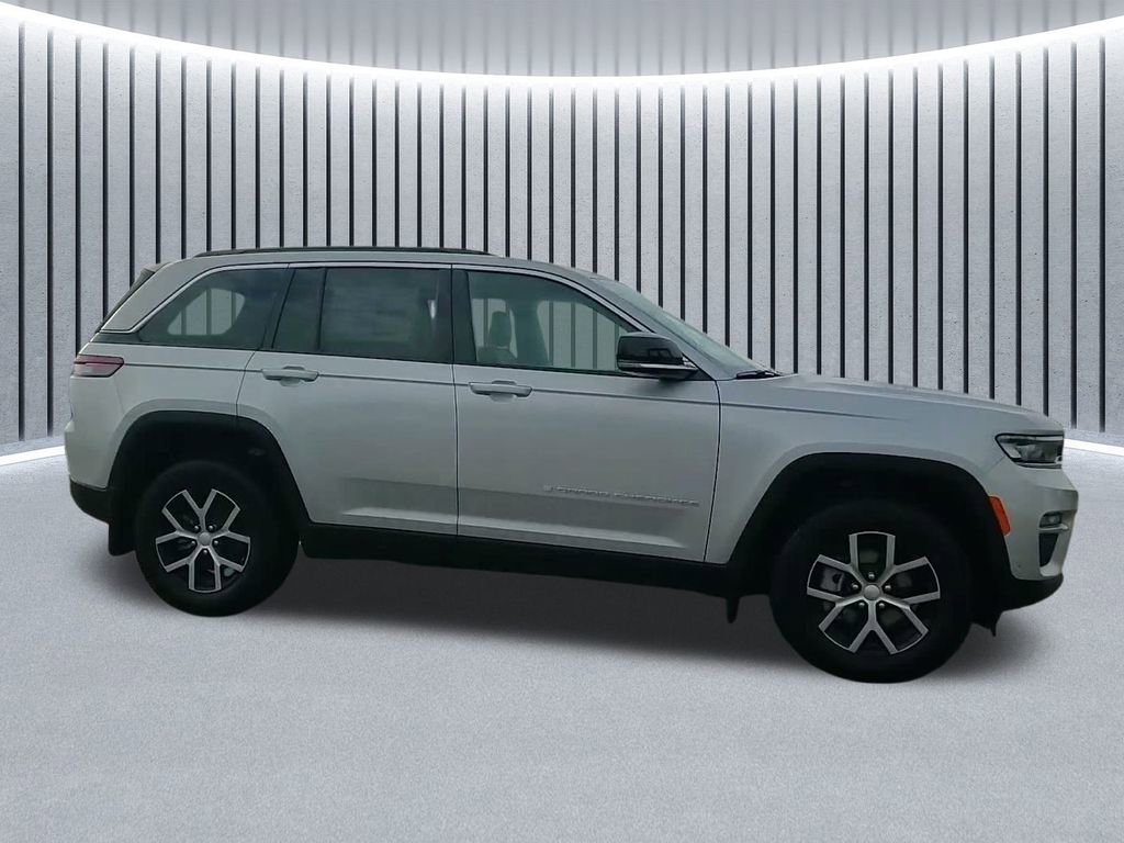 New 2025 Jeep Grand Cherokee Limited w/ Luxury Tech Group II image 4