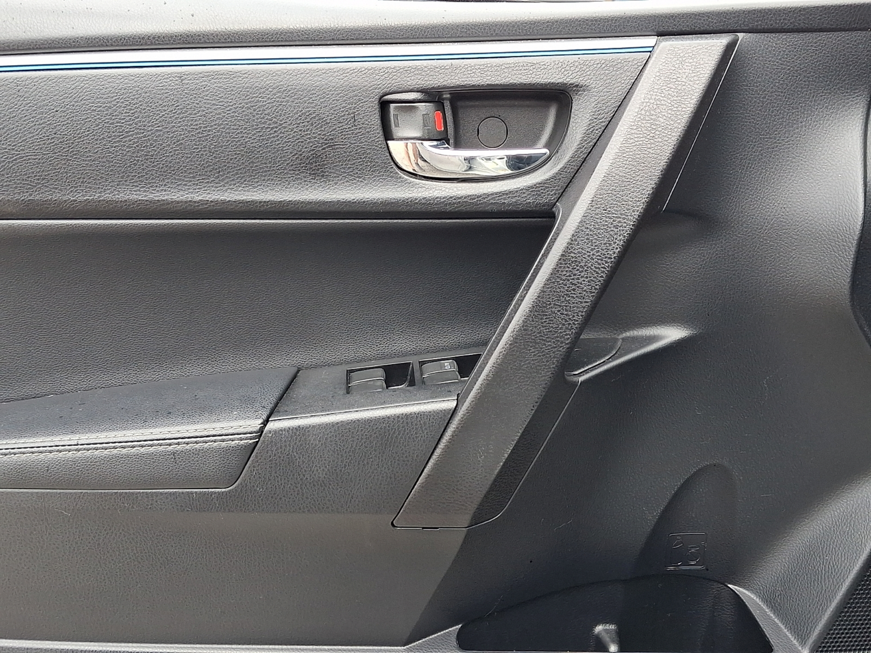 Used 2015 Toyota Corolla S FWD image 10