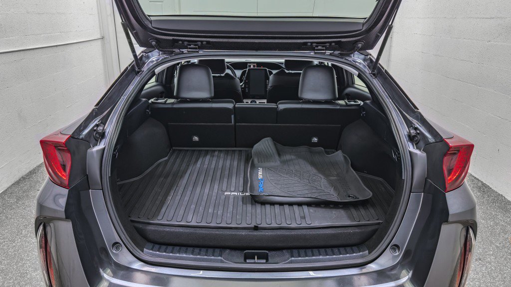 Used 2017 Toyota Prius Prime Premium image 9