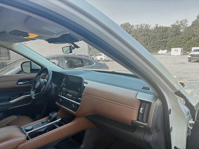 Used 2024 Nissan Pathfinder Platinum AWD/4WD image 12