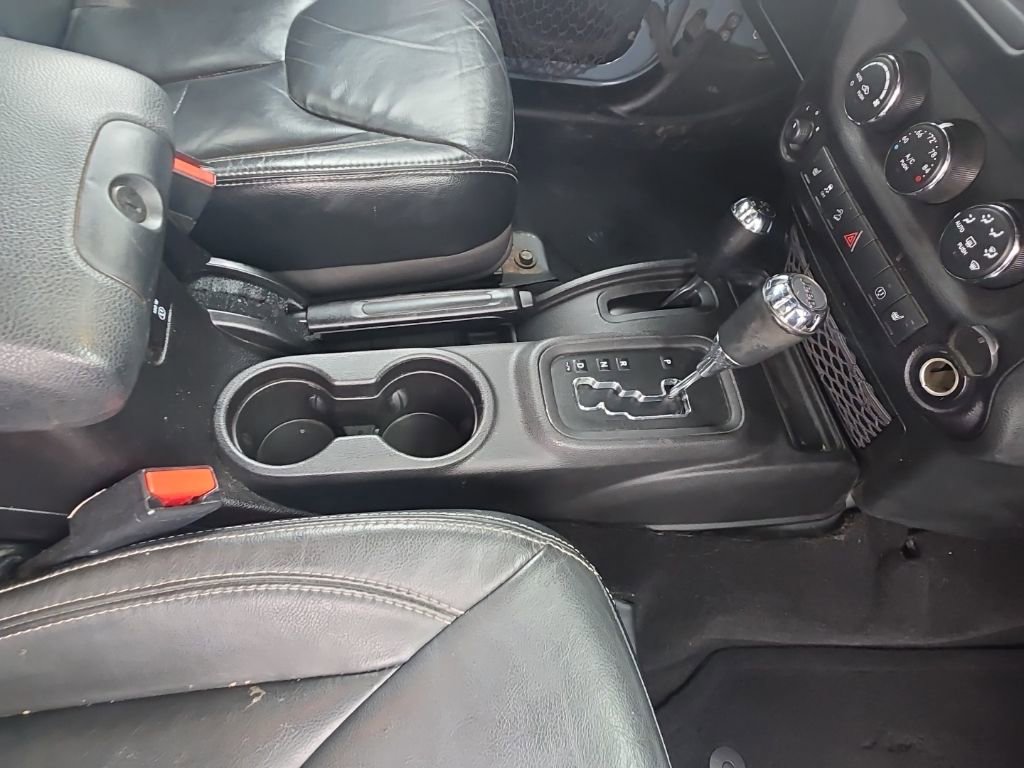 Used 2015 Jeep Wrangler Unlimited Sahara w/ Dual Top Group image 41