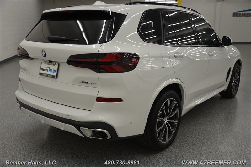 Used 2025 BMW X5 xDrive40i w/ M Sport Package AWD/4WD image 10