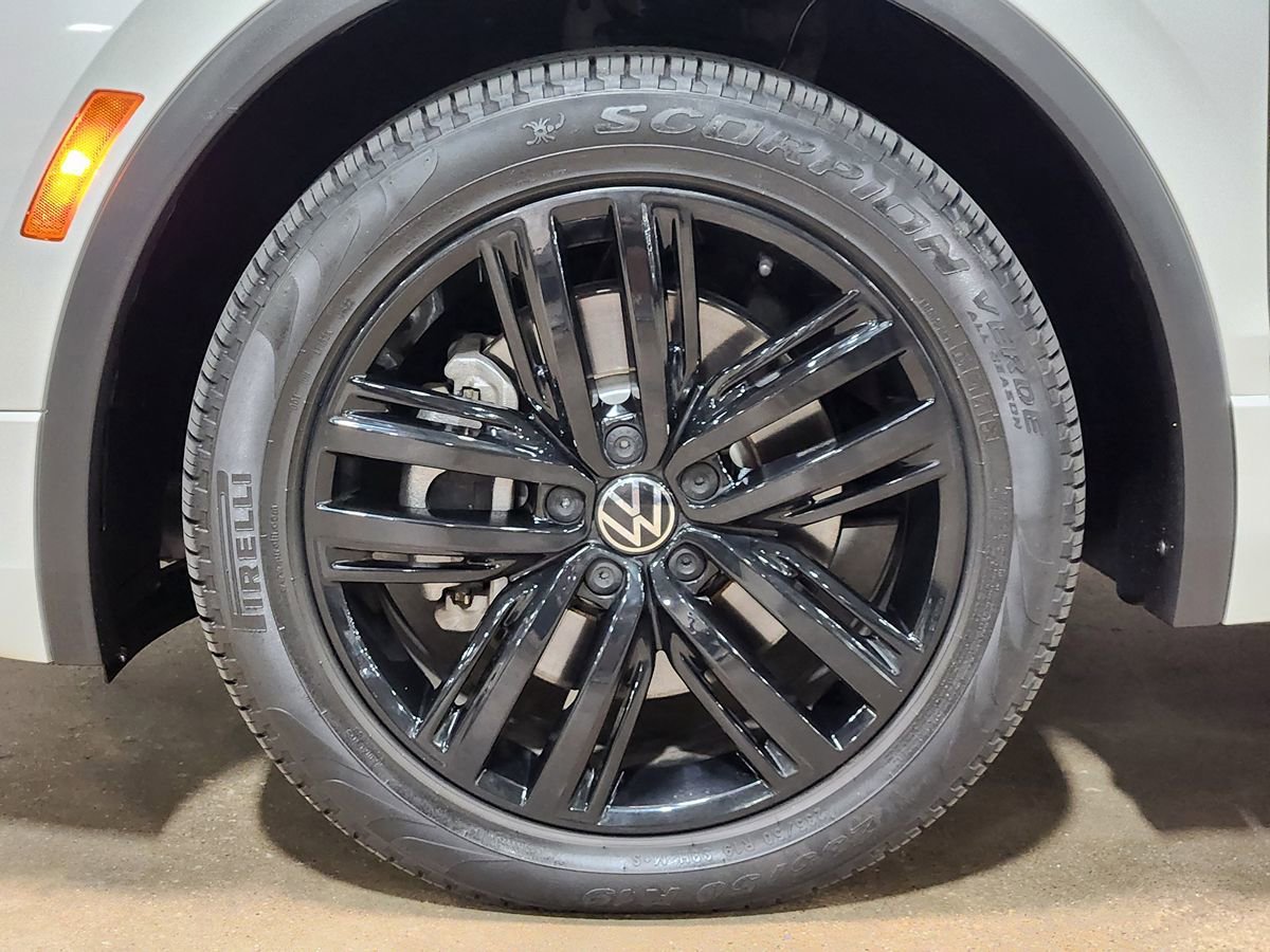 Used 2022 Volkswagen Tiguan SE R-Line FWD image 29