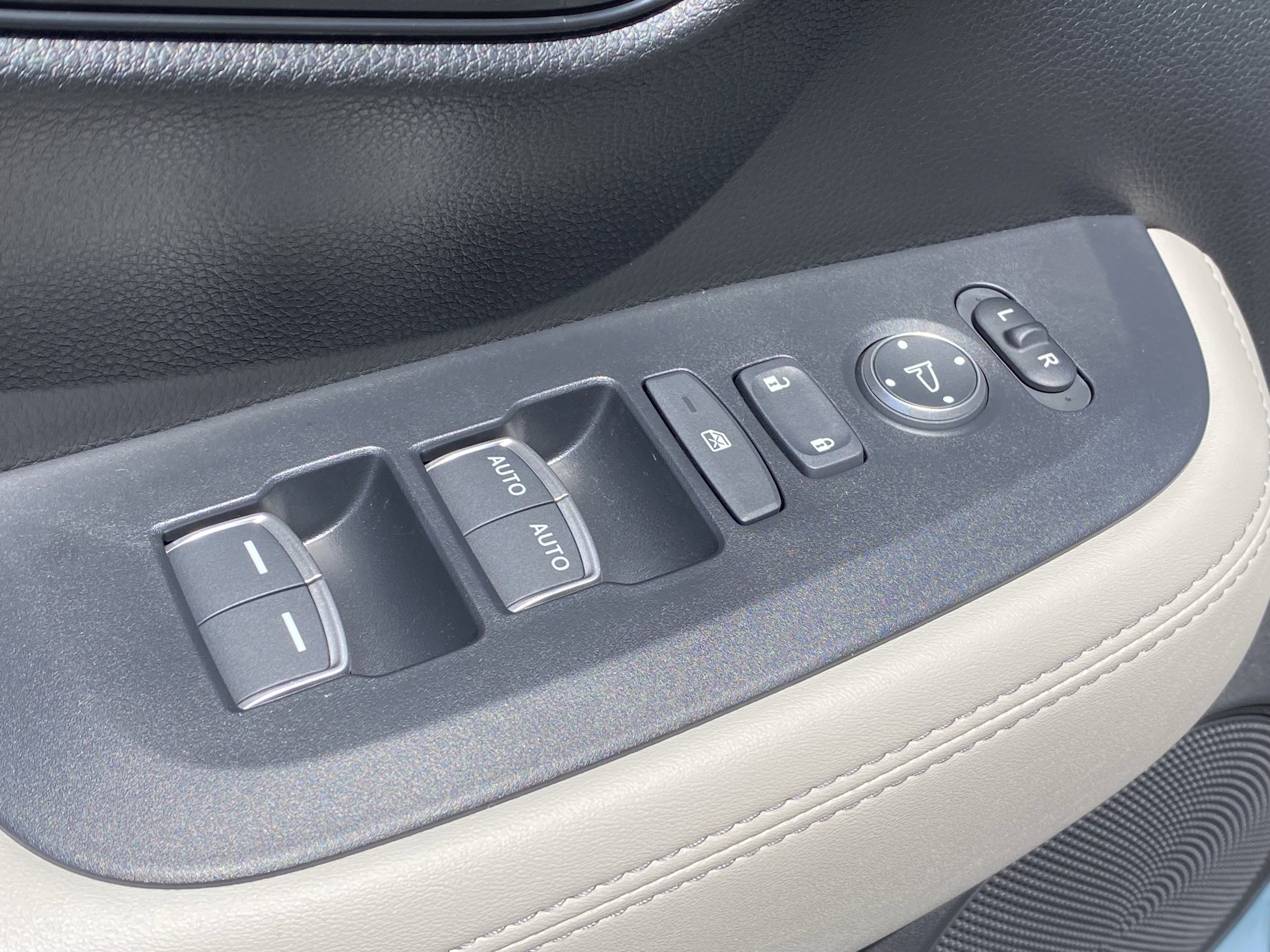 Used 2026 Honda HR-V EX-L image 17