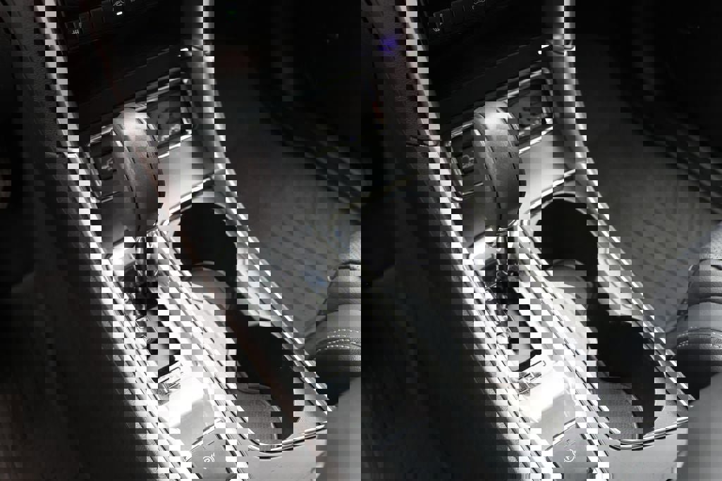 Used 2022 Subaru Ascent Limited w/ Technology Package image 28